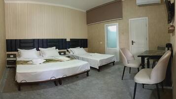 Perhesviitti, lanai, näköala pihalle | Työpöytä, kannettavalle tietokoneelle sopiva työtila, äänieristys