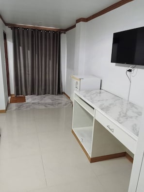 Habitación doble superior, vistas a la ciudad | Escritorio, cortinas opacas, wifi gratis y ropa de cama