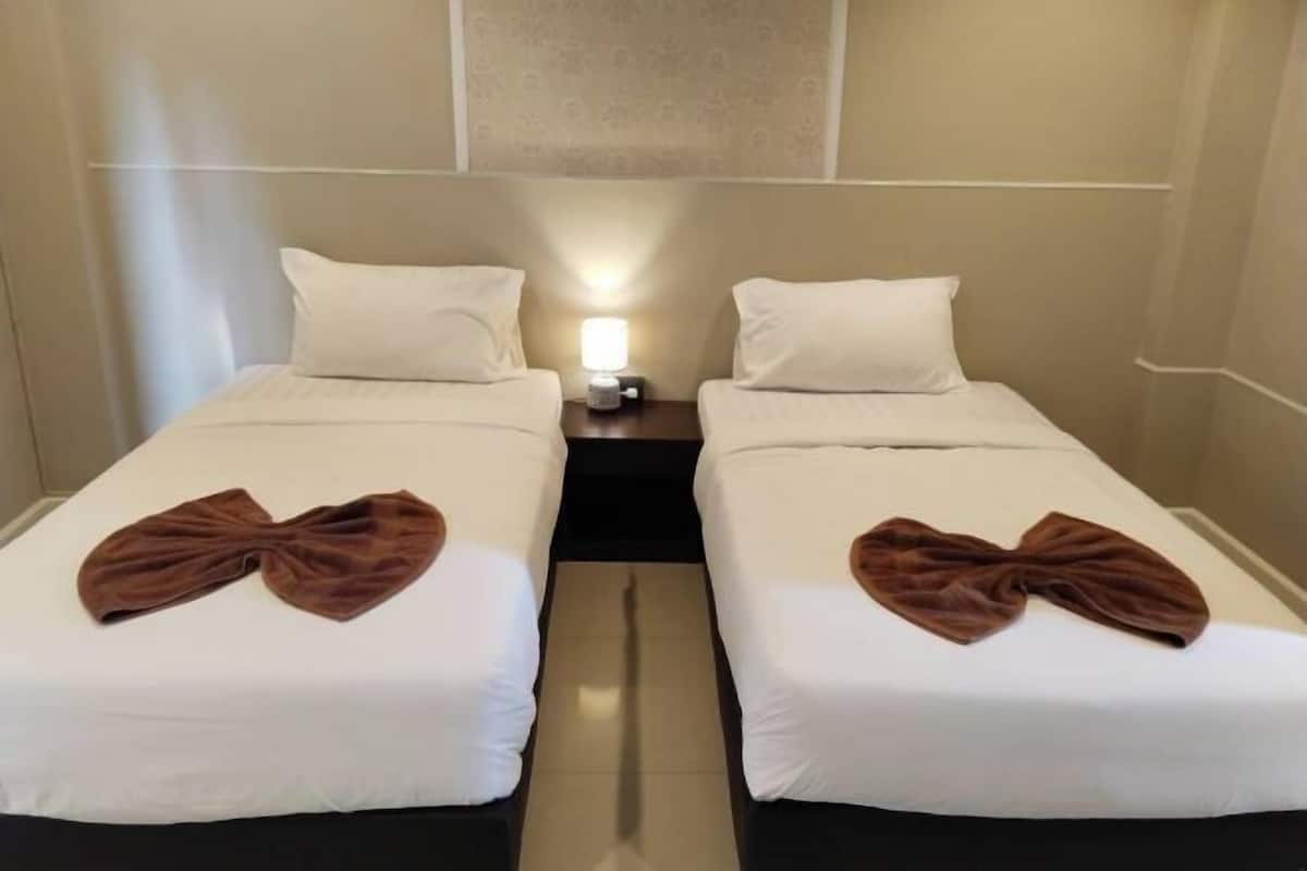 Bureau, rideaux occultants, Wi-Fi gratuit, draps fournis