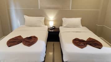Deluxe Twin Room | Desk, blackout drapes, free WiFi, bed sheets
