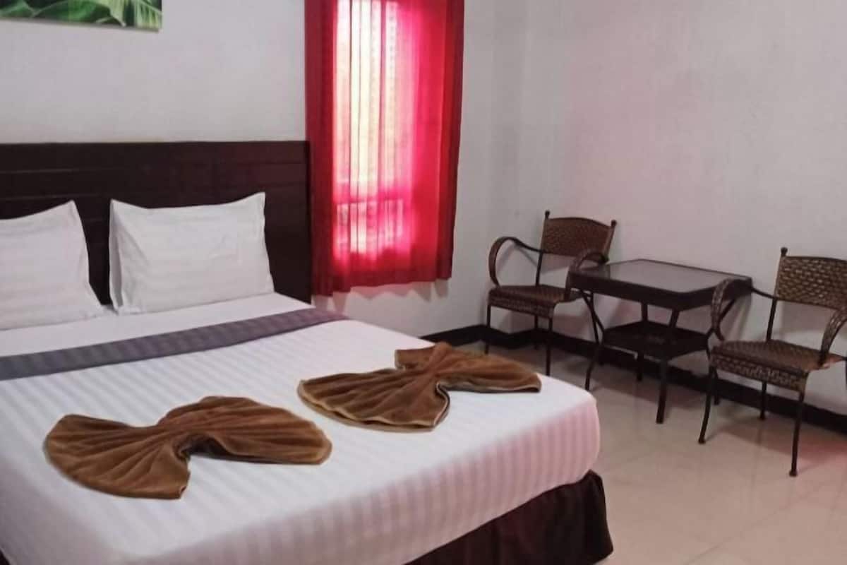 Desk, blackout drapes, WiFi (free), bed sheets
