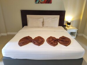 Deluxe Double Room | Íróasztal, sötétítőfüggöny, ingyenes wifi és ágynemű