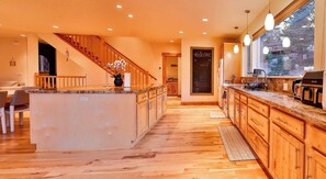 Maison, plusieurs lits, patio, vue montagne (The Elevator House) | Intérieur