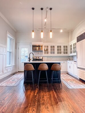Fridge, microwave, oven, stovetop - Historic Home in Downtown Lexington- Maryland Manor (Lexington)