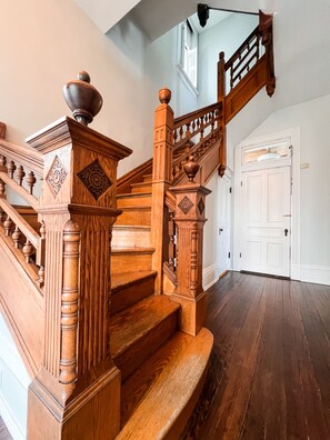 Interior - Historic Home in Downtown Lexington- Maryland Manor (Lexington)