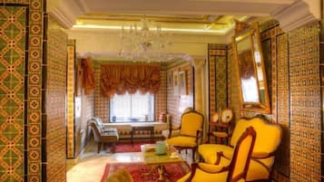 Deluxe House | Executive lounge