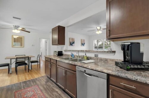 The Bowden - Renovated 4-Bedroom