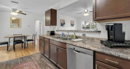 The Bowden - Renovated 4-Bedroom