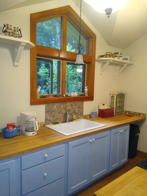 Microwave, oven, stovetop, dishwasher - 3 Beautiful Finnish Cabins with Sauna on Lake Monomonac (Rindge)