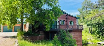 Ausable River waterfront 4-bed house in Grayling w/dock, patio, firepit, garage.