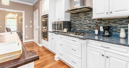 Spacious & Private Retreat Near Downtown & NC Zoo!