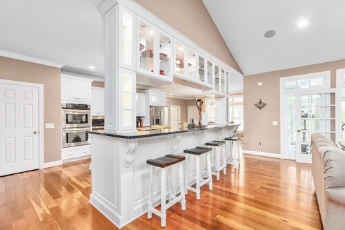 Spacious & Private Retreat Near Downtown & NC Zoo!