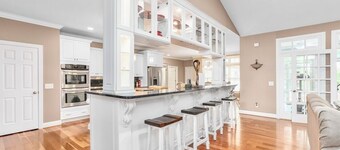 Spacious & Private Retreat Near Downtown & NC Zoo!