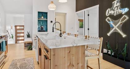 Oar House- Hot Tub, 12 Minutes to Crystal Mountain