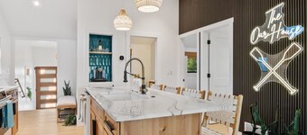 Oar House- Hot Tub, 12 Minutes to Crystal Mountain