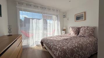3 habitaciones, tabla de planchar con plancha, wifi y ropa de cama