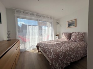 3 chambres, fer et planche à repasser, Wi-Fi, draps fournis