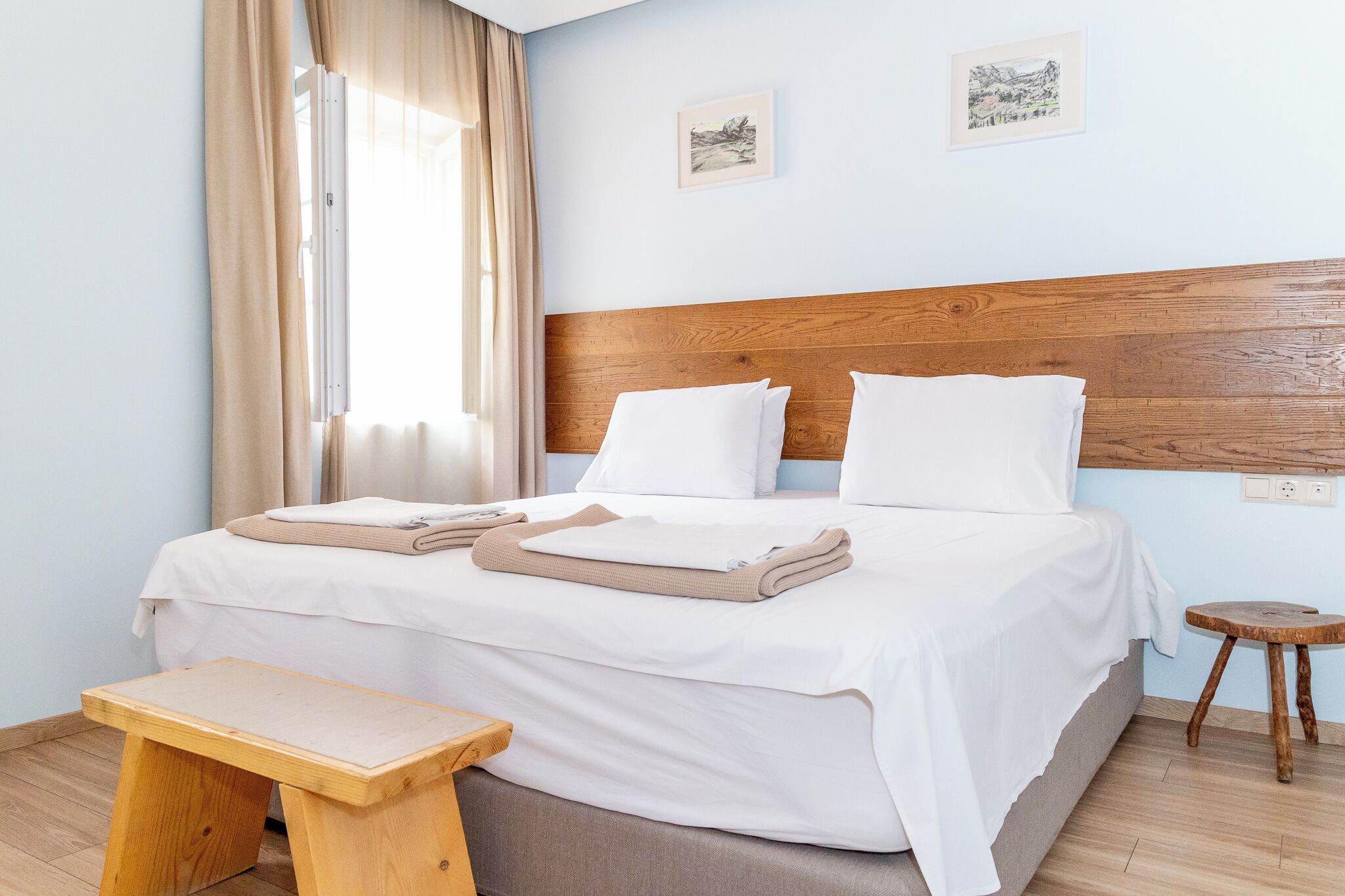 Deluxe Double or Twin Room | In-room safe, desk, blackout drapes, soundproofing