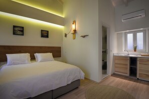Deluxe Double or Twin Room | In-room safe, desk, blackout drapes, soundproofing - LOCANDIERA (Corfu)