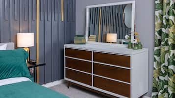 3 bedrooms, desk, iron/ironing board, travel crib