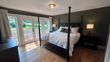 5 bedrooms, iron/ironing board, free WiFi, bed sheets