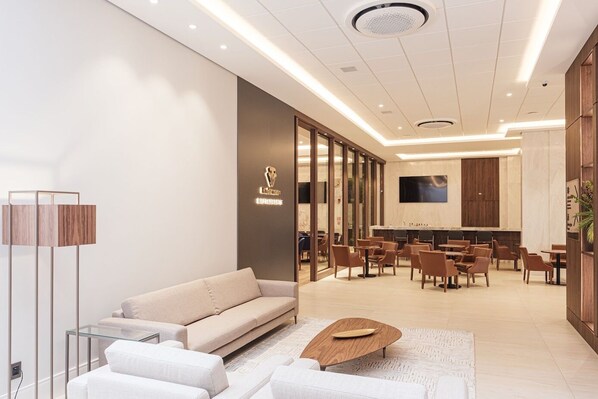 Área de estar no saguão