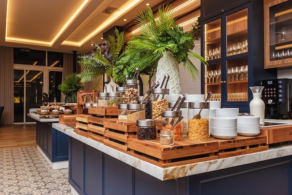 Esmorzar diari d'estil bufet gratuït