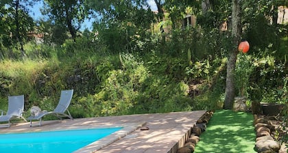 Chambre d'Hôtes with breakfast, kitchen and swimming pool in summer!