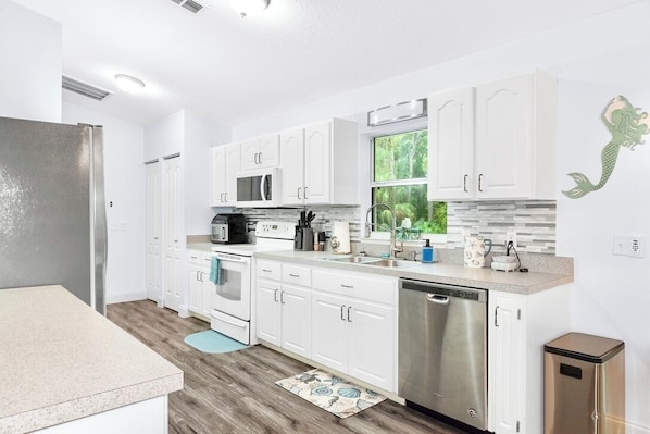 Fridge, microwave, oven, stovetop