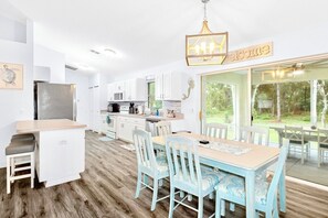 Dining - Private Crystal River Getaway Minutes to Springs! (Crystal River)