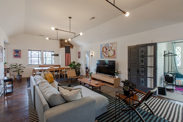 Smart TV, books, stereo