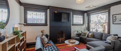 Smart TV, books, stereo