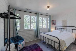 11 bedrooms, iron/ironing board, free WiFi, bed sheets