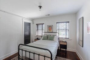 3 chambres, fer et planche à repasser, Wi-Fi gratuit, draps fournis