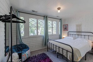 3 bedrooms, iron/ironing board, free WiFi, bed sheets