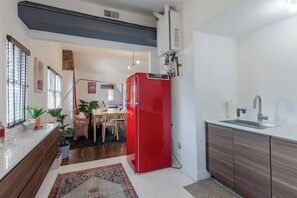 Refrigerador, horno, parrilla de estufa y lavavajillas 