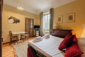 Comfort Studio | Living area | Flat-screen TV - Calza by Mmega (Florence)