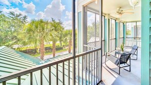 A balcony with a view of palm trees and a clear sky. - Upstay - Condo w Hot Tub and Pool - Near Disney (Winter Garden)