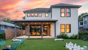 6 bedrooms, high-speed internet