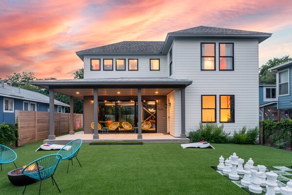 House - Queen s Gambit - 7 min Uber to Downtown ATX (Austin)