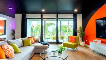 6 bedrooms, high-speed internet