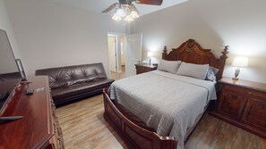 3 bedrooms, iron/ironing board, WiFi, bed sheets
