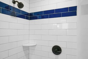 Shower, hair dryer, towels, soap - Carolina Beach Motel (Carolina Beach)