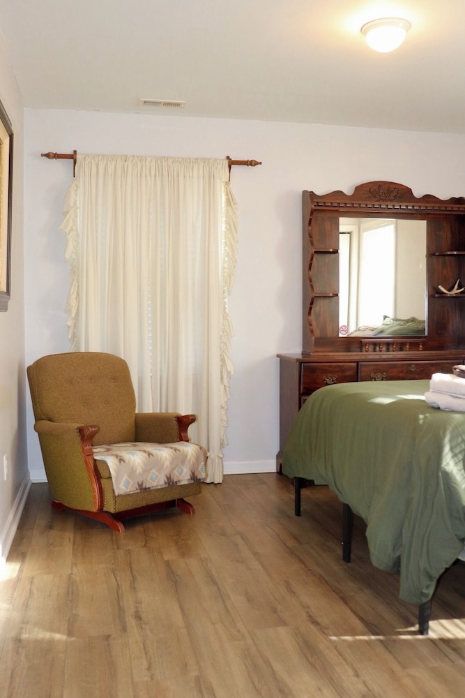 JJ's Lodge: Fisherman's & Hunters Getaway - Scranton | Vrbo