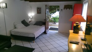 Iron/ironing board, WiFi, bed sheets - Lovely garden studio in a villa in Nice (Nice)