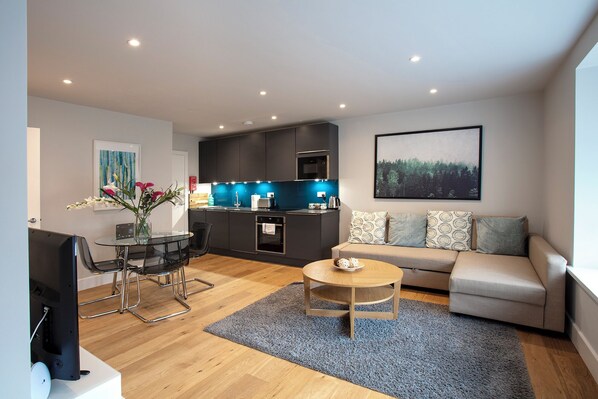 Deluxe Apartment | Living area | Flat-screen TV - Hampden Apartments - The Edward (Windsor)