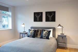 Deluxe Apartment | 1 bedroom, blackout drapes, iron/ironing board, free WiFi