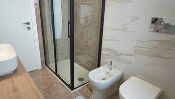 Deluxe Apartment, Balcony, City View | Bathroom | Free toiletries, hair dryer, towels, soap