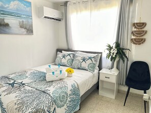 5 bedrooms, iron/ironing board, WiFi, bed sheets