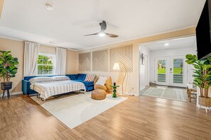 5 Schlafzimmer, Schreibtisch, Bügeleisen/Bügelbrett, kostenloses WLAN